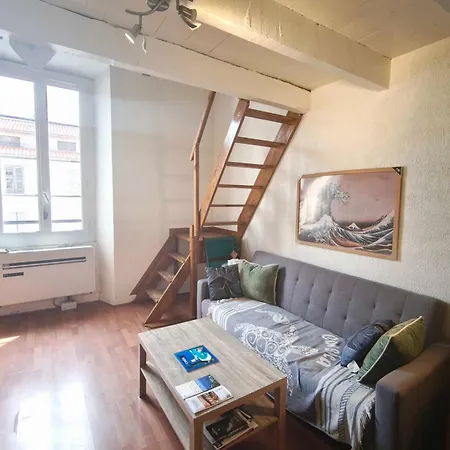 In Quiet And Convenient Apartment