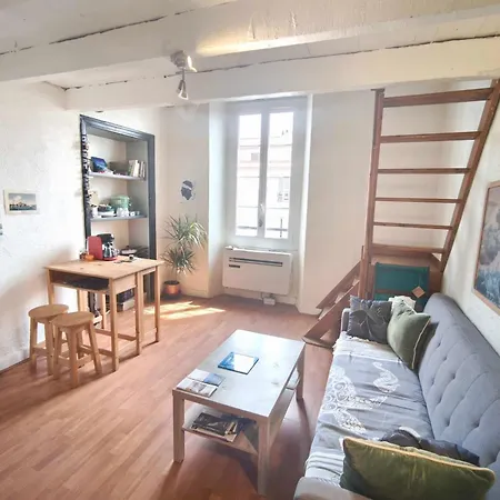 In Quiet And Convenient Lägenhet *