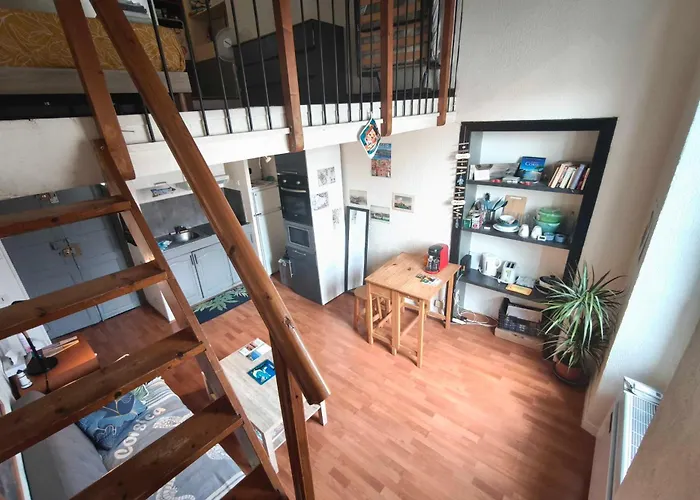 In Quiet And Convenient Apartment *