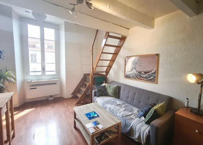 In Quiet And Convenient Apartment