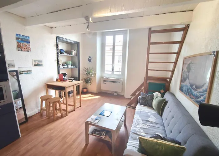 In Quiet And Convenient Apartment *